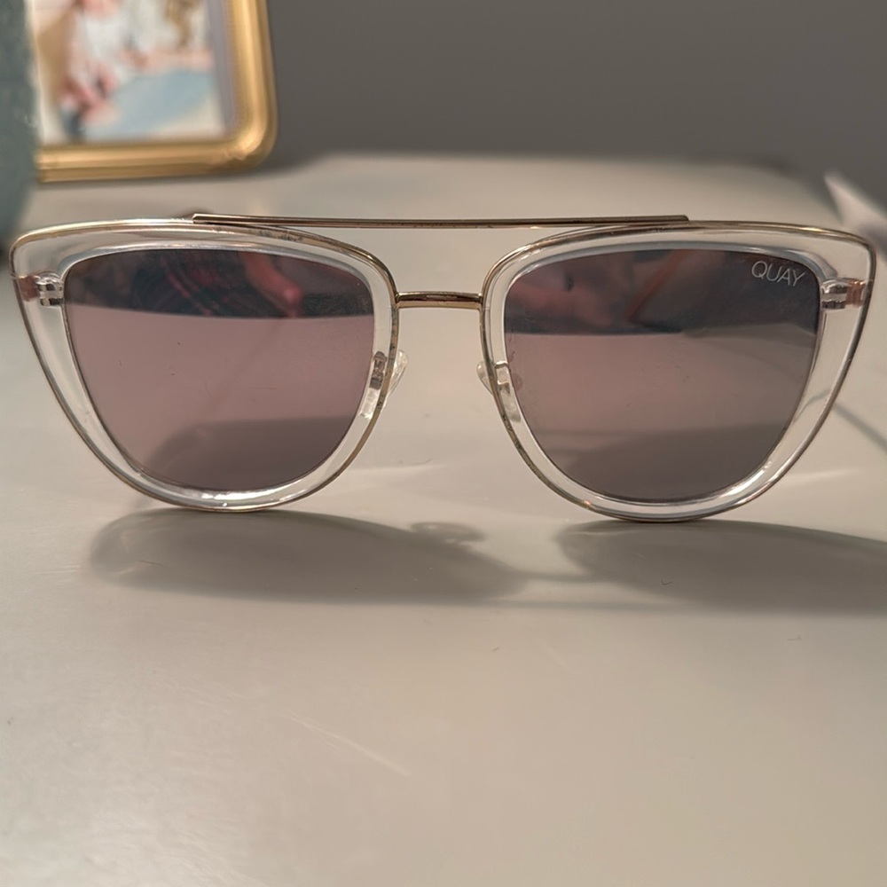 Quay sunglasses- clear w/ rose gold color